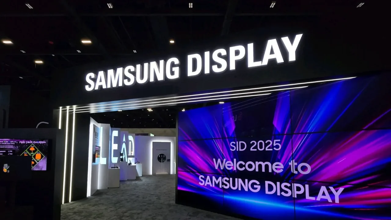 Apple Foldable iPhone Panels Enter Mass Production at Samsung Display