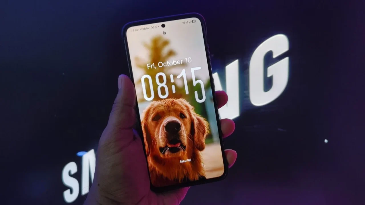 adaptive lock screen clock on One UI 8.5