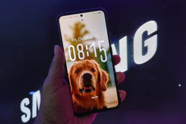 adaptive lock screen clock on One UI 8.5