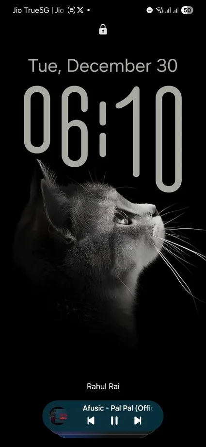 Now Bar at bottom lock screen on Galaxy Phone